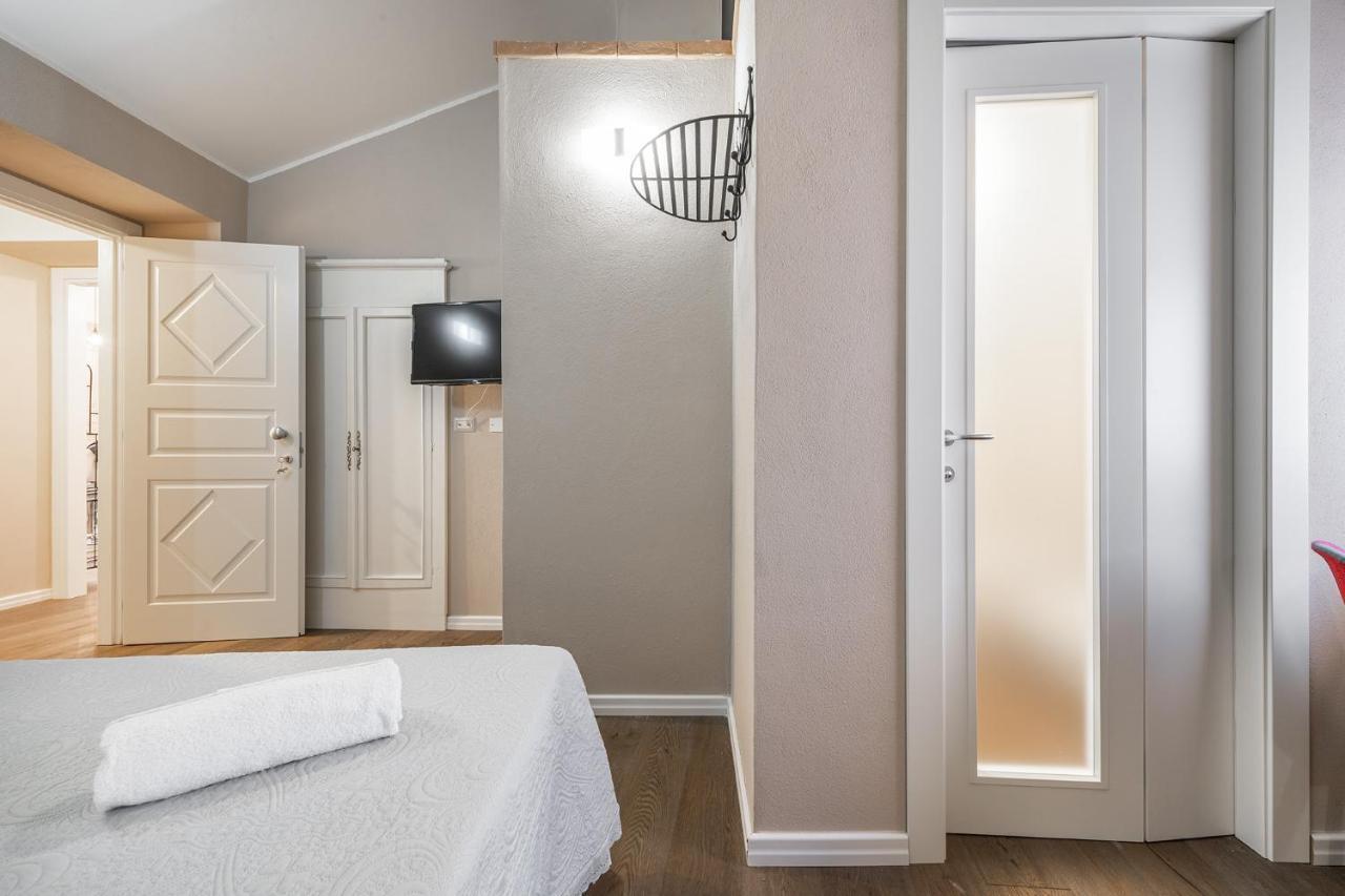 Promenade Boutique Rooms - City Centre カリアリ エクステリア 写真