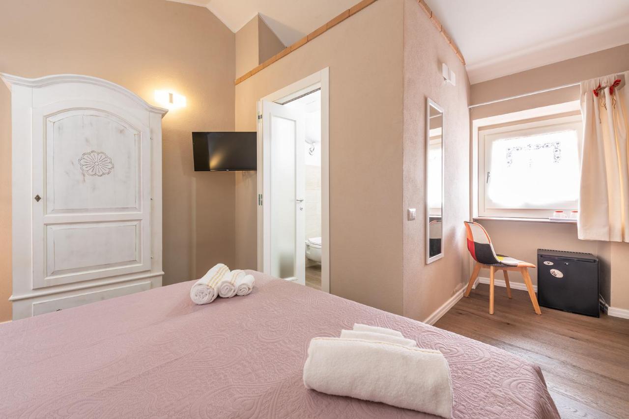 Promenade Boutique Rooms - City Centre カリアリ エクステリア 写真