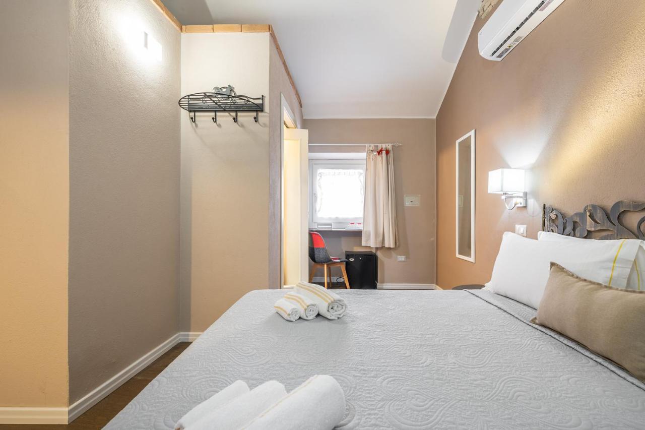 Promenade Boutique Rooms - City Centre カリアリ エクステリア 写真